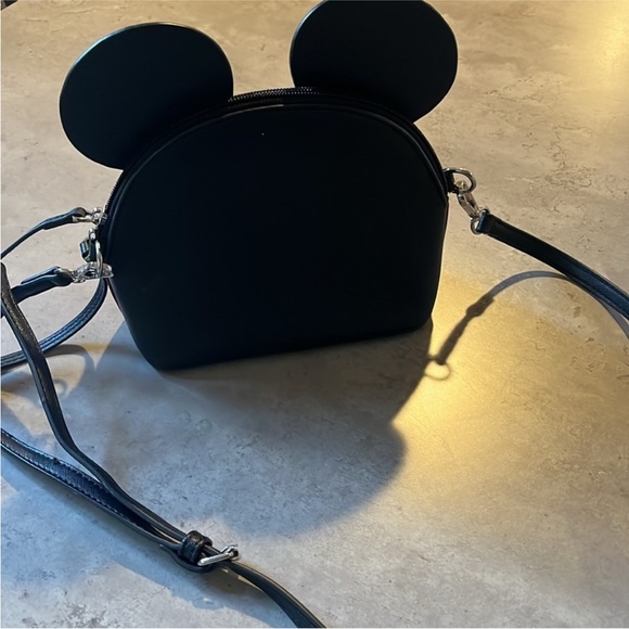 BIOWORLD DISNEY MICKEY MOUSE WRISTLET CROSSBODY - Picture 3 of 5